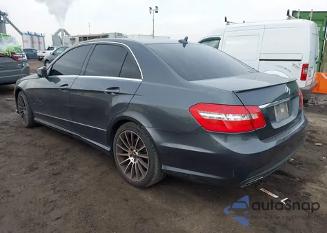 2013 Mercedes-Benz E 350 4Matic z USA, uszkodzony, nr VIN WDDHF8JB0DA663624